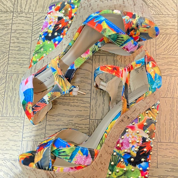 COLOURFUL HIGH HEEL SHOES FOR SALE! - Picture 5 of 6